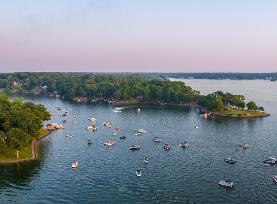 Waterfront homes and resort-style living on Lake Wylie in Tega Cay, SC. Real estate with Yubeen Choi.